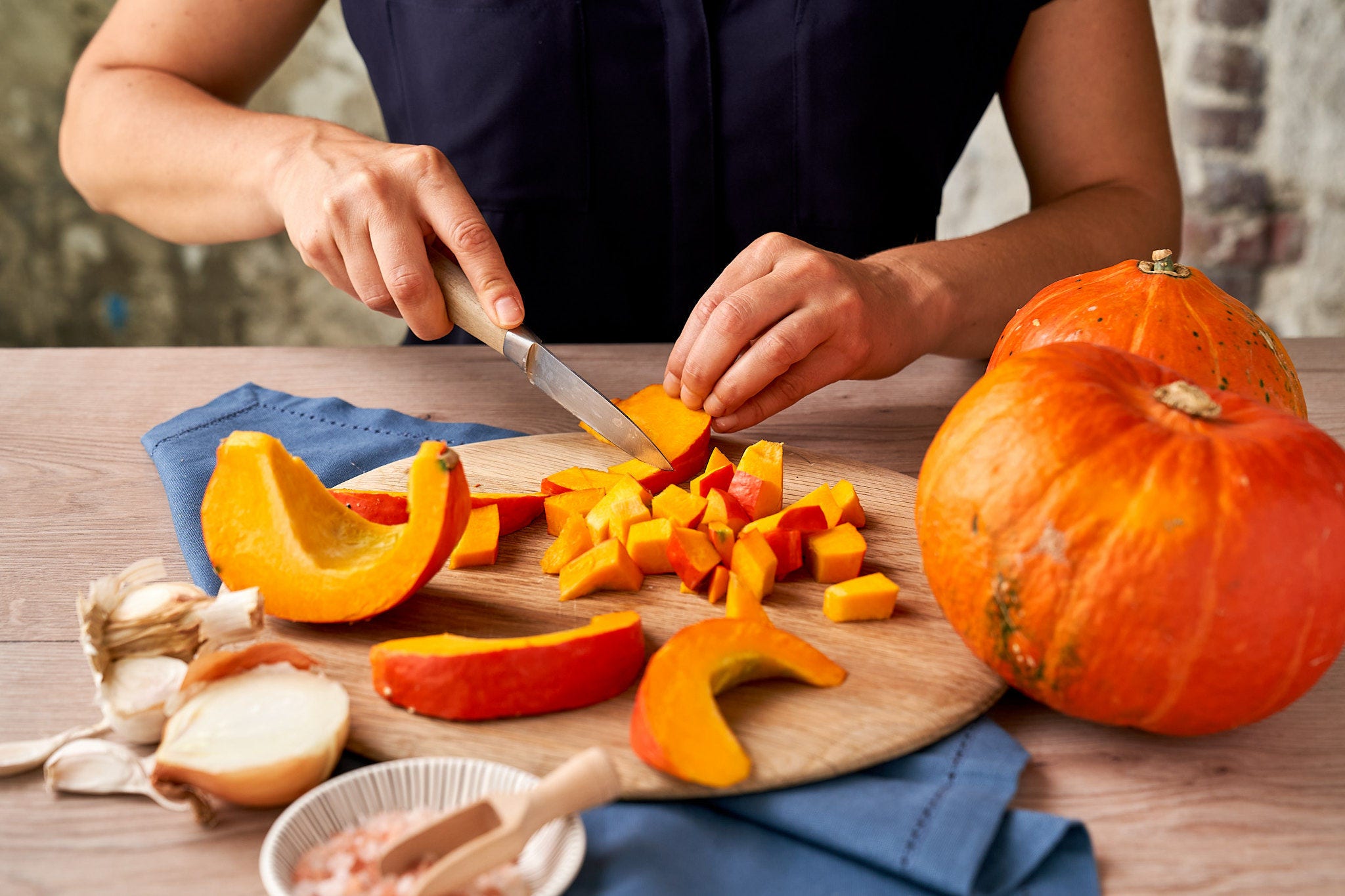 Græskarsuppe med et twist – efterårsagtig, cremet og raffineret krydret