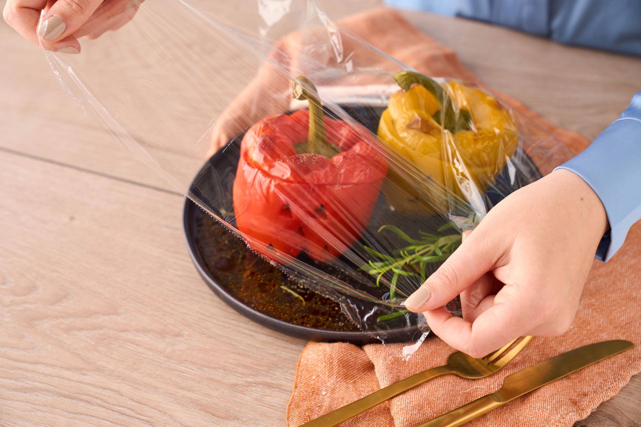 Halloween peberfrugter: Fyldte uhyggelige peberfrugter med hakket kød