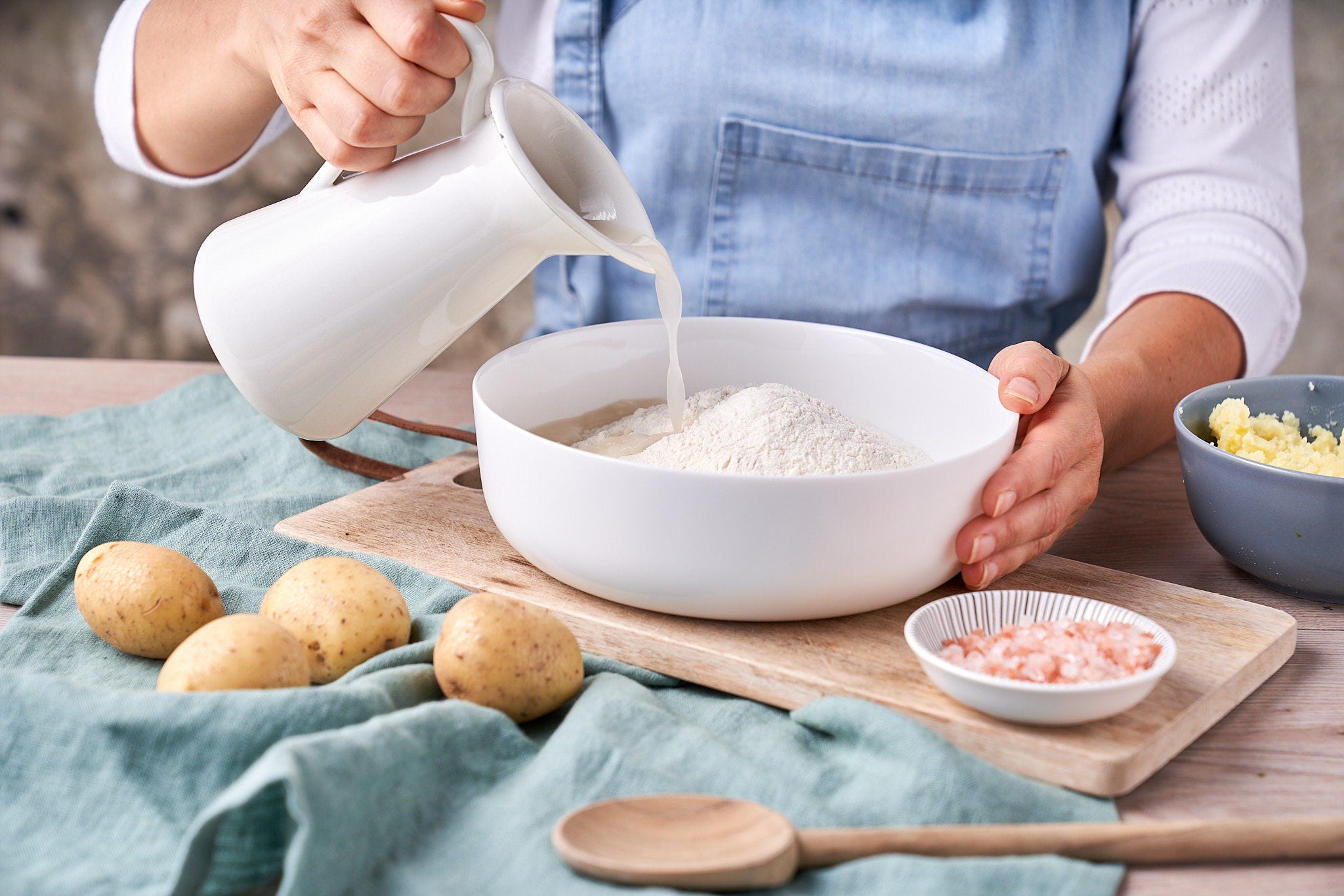 Sådan bages saftigt kartoffelbrød: Brug kogte kartofler