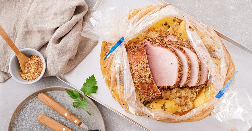  Solidt røget flæsk i en stegeslange – nyd enkelt, saftigt og frisk fra ovnen