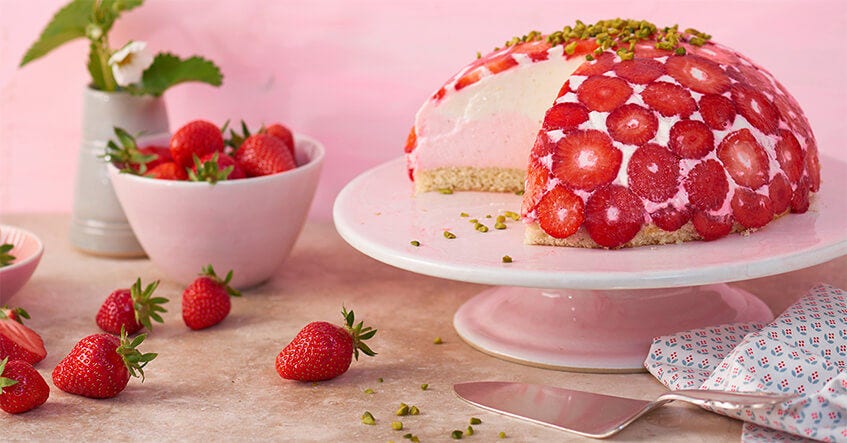 Jordbærkuppelkage: Sommerens højdepunkt