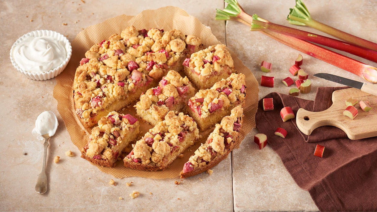 Rabarberkage med smuldrer – frugtig, sprød og uimodståelig