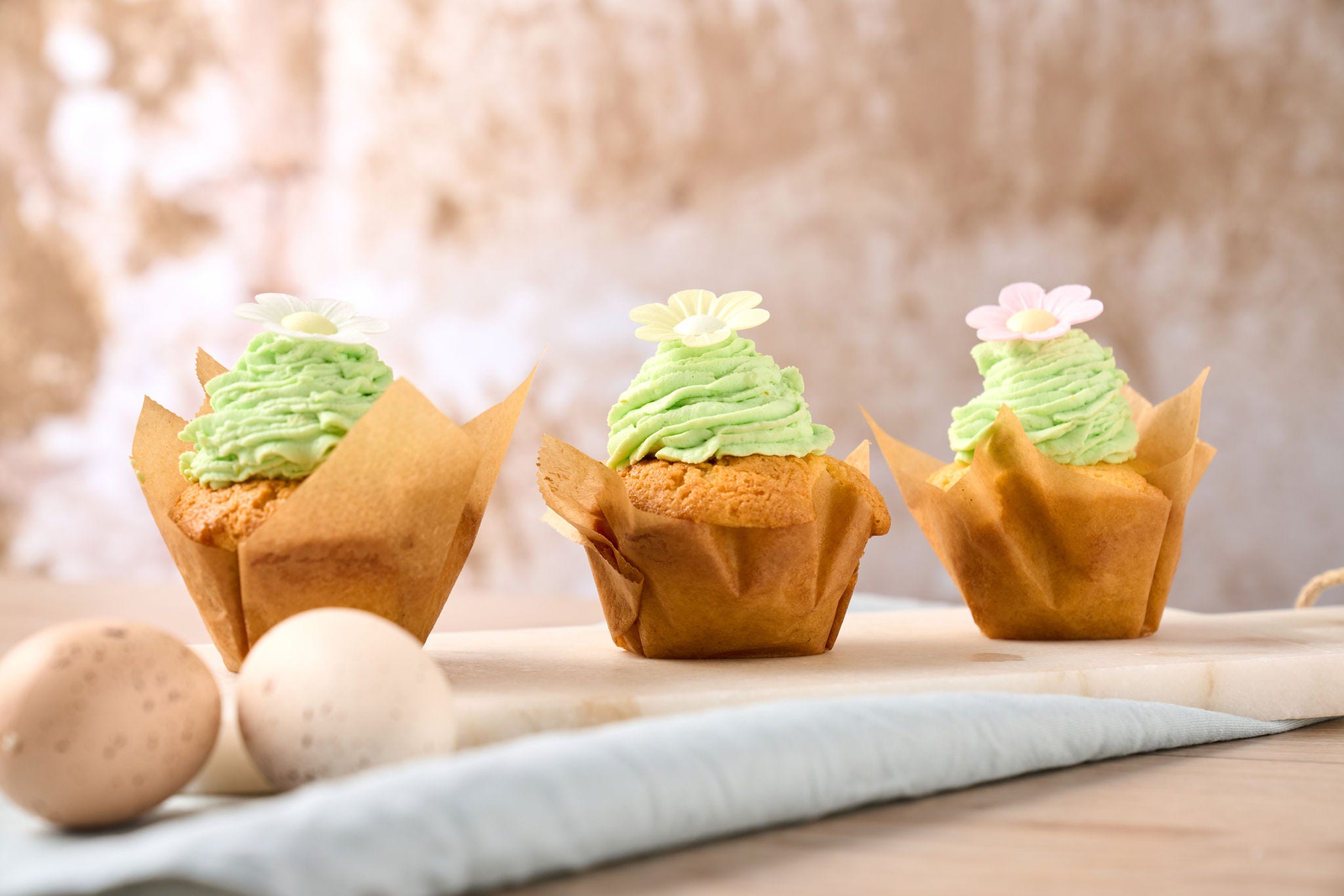 Citronagtige påskecupcakes med cremet topping – perfekt til påskebrunch