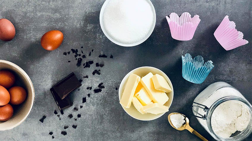 Chokolademuffins med flydende kerne – en simpel opskrift på ren chokoladenydelse