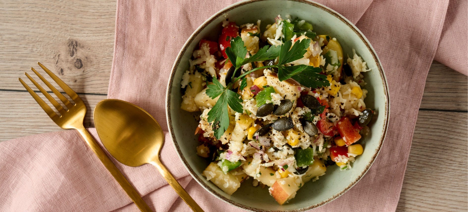 Sprød blomkålssalat – den perfekte måltidssalat til på farten