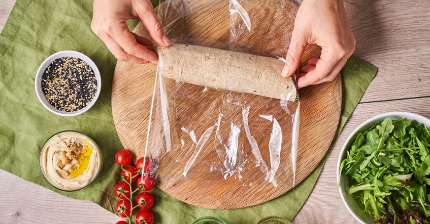 Sommerlige wraps med prosciutto eller vegansk med sød kartoffel og hummus