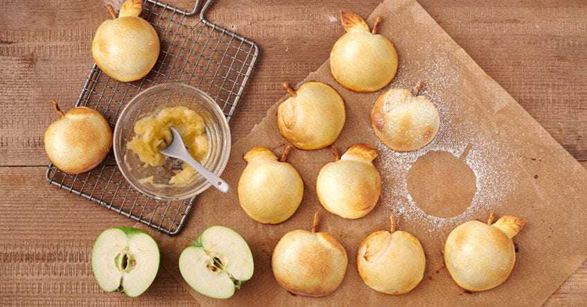 Sprøde æbleomsætninger – frugtagtige kager med kanel og butterdej