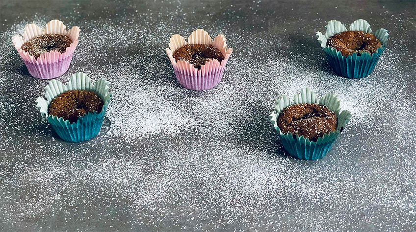 Chokolademuffins med flydende kerne – en simpel opskrift på ren chokoladenydelse