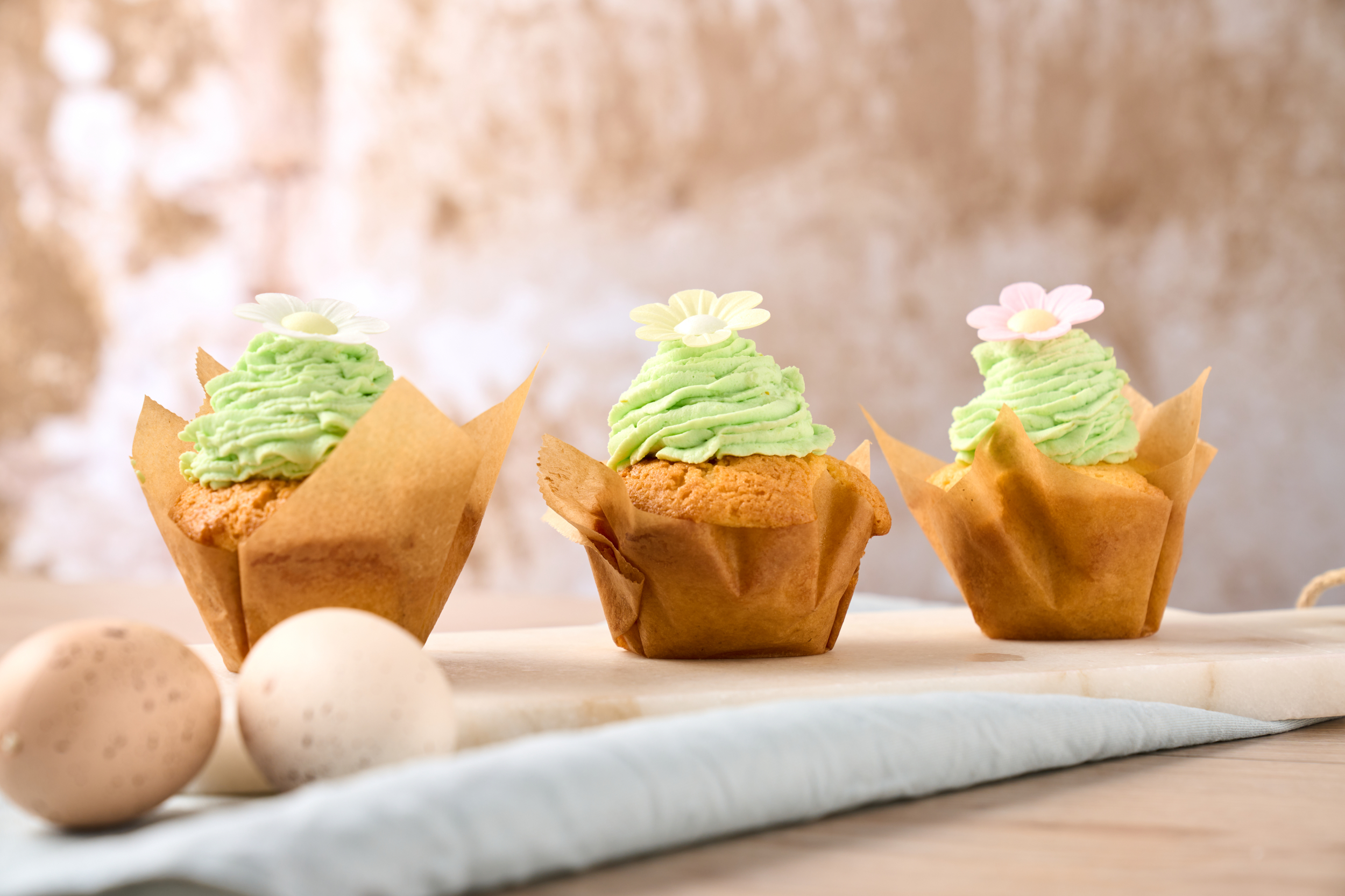 Citronagtige påskecupcakes med cremet topping – perfekt til påskebrunch