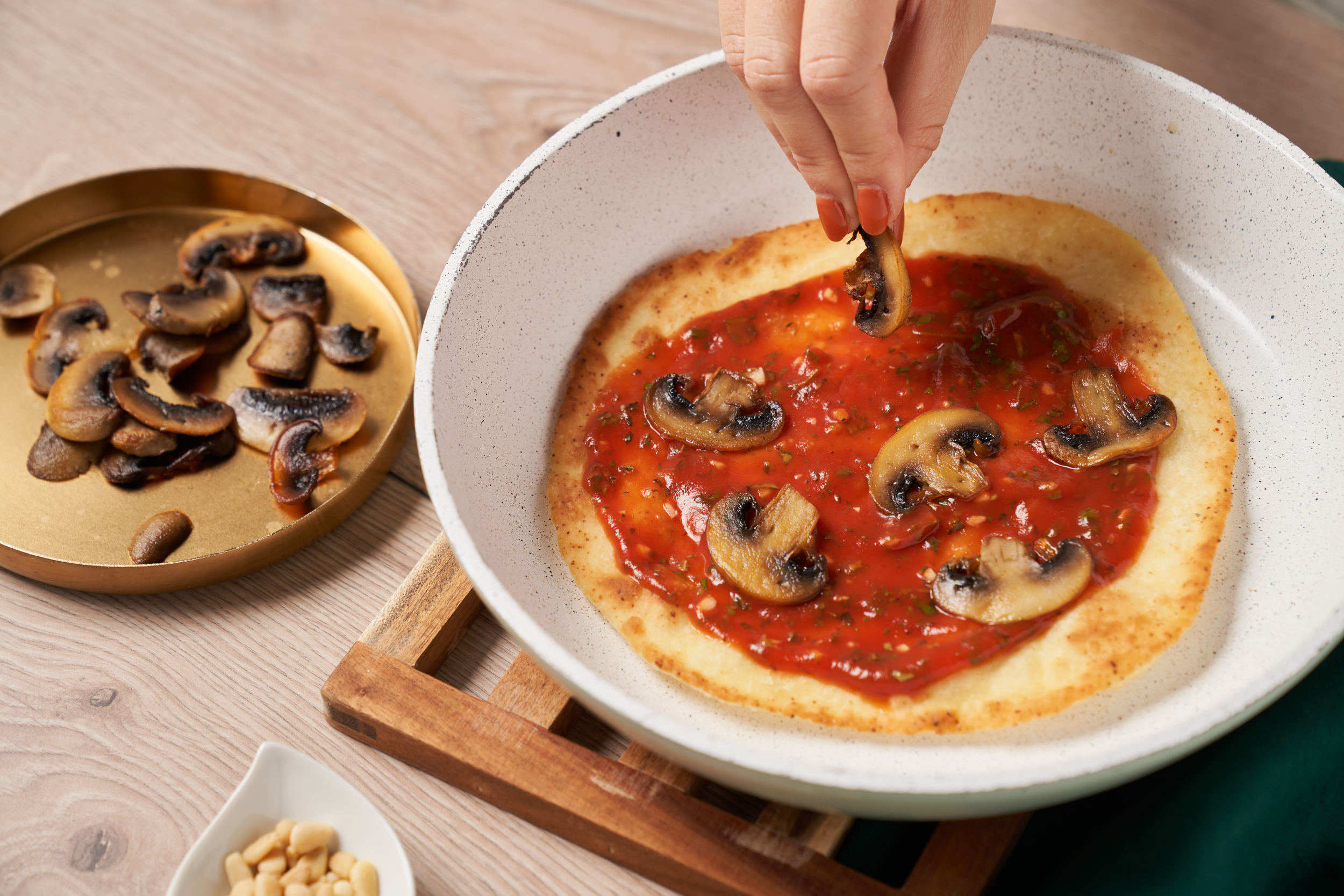 Pizza fra panden – sprød nydelse uden ovn