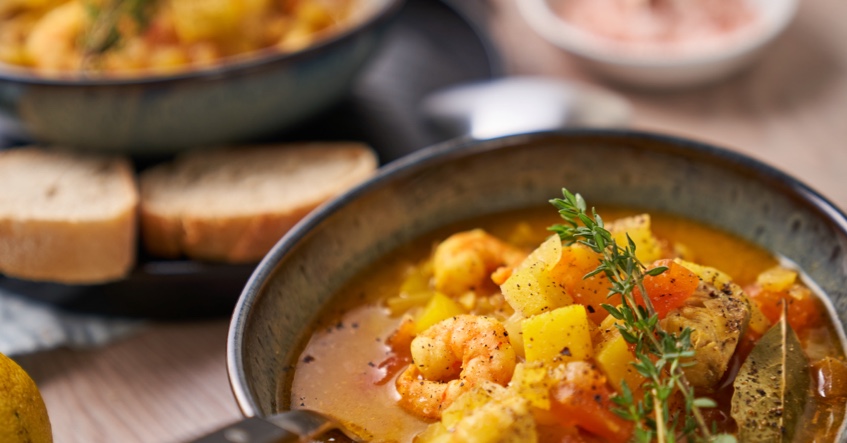 Lav en udsøgt bouillabaisse med rester fra højtiden.